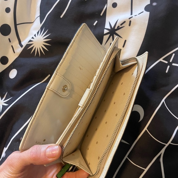 Kate Spade Green Leather Croc-Embossed Wallet - Picture 7 of 9